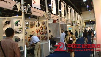 2015俄羅斯國際汽車零配件展平面設(shè)計 融合力量與創(chuàng)新的視覺盛宴